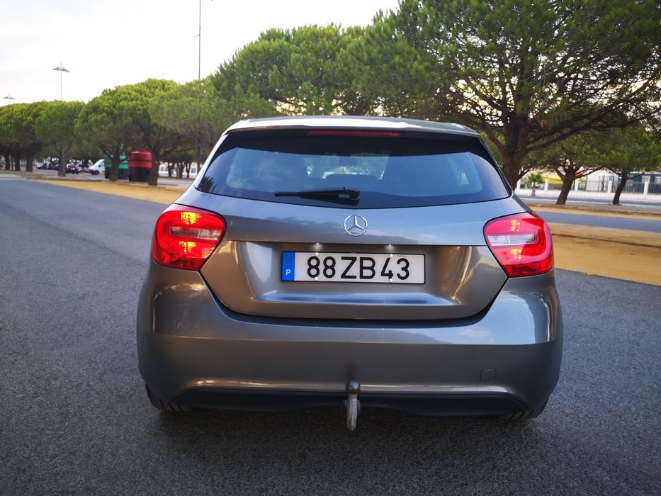 Mercedes classe A 180d cinzento Económico Gasóleo