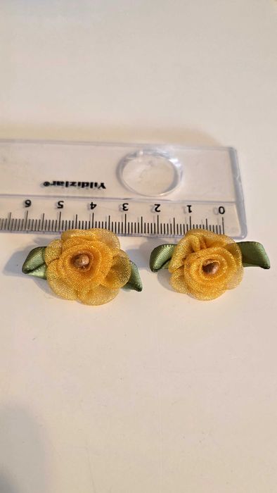 Brincos em cor laranja muito fofo