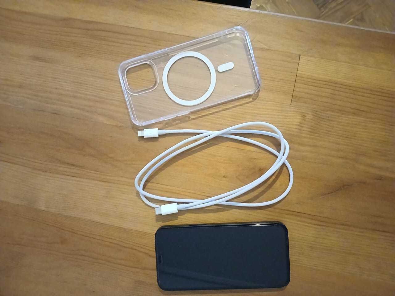 Iphone 12 mini em perfeitas  condições, sem marcas de uso.