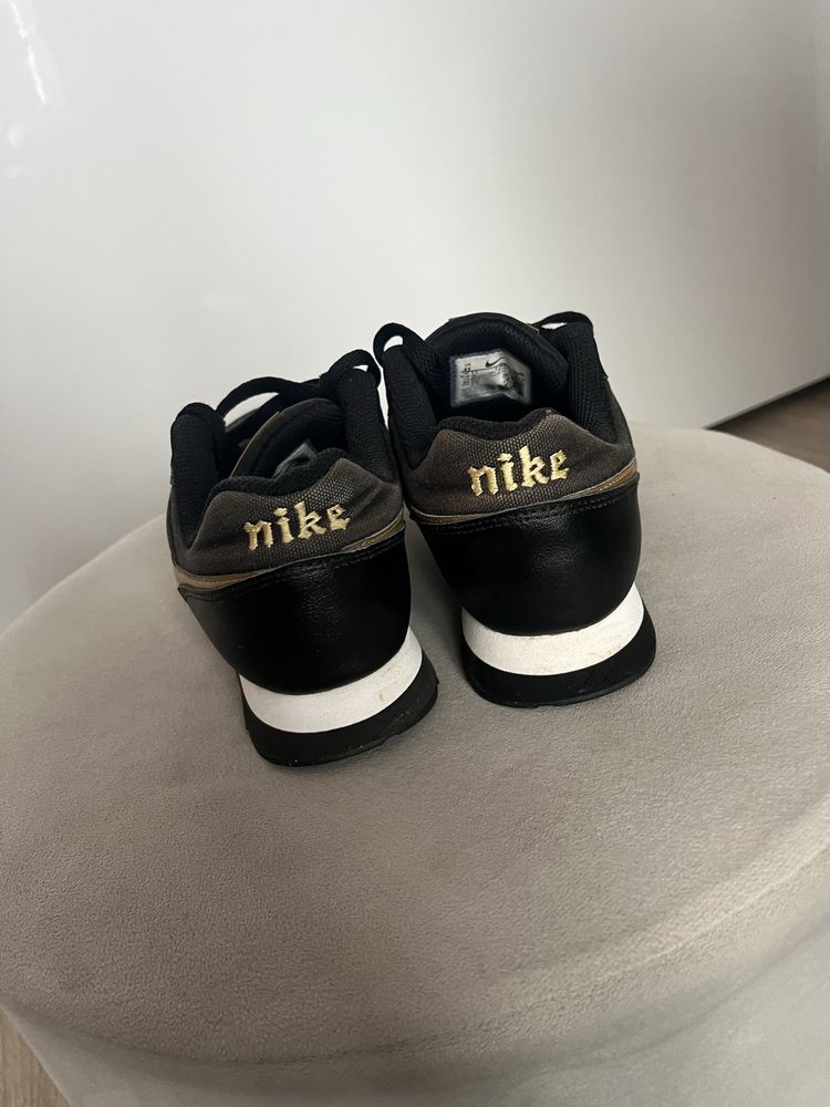 Nike MD Runner damskie na jesień buty