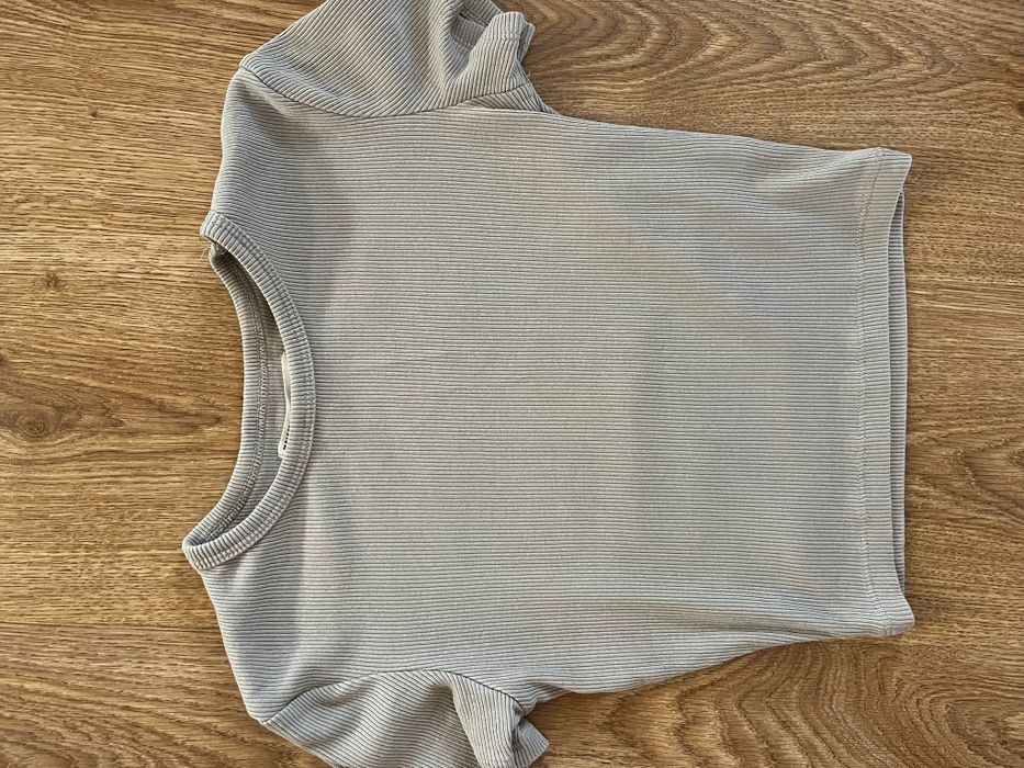 Top beżowy Pull&Bear 
cena: 10 zł