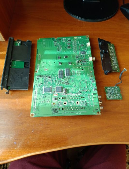 Деталі телевізорів Philips  та інші.