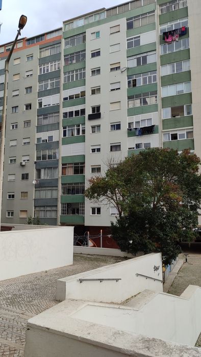 Quarto Almada centro, com WC privativo. Junto ao Metro