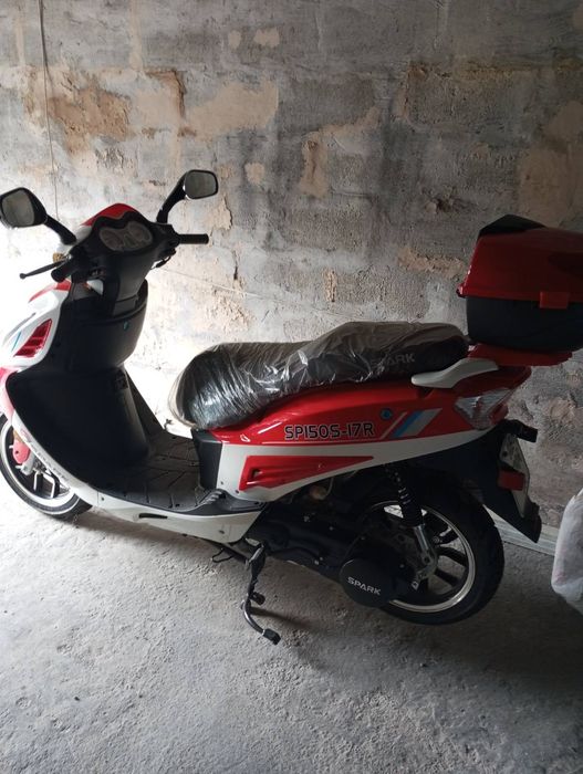 Продам свій абсолютно Новий СКУТЕР SPARK SP150S-17R
