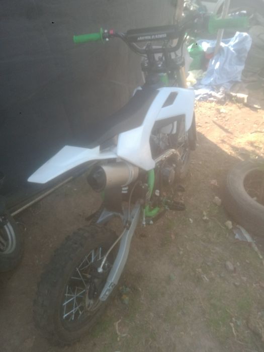 Питбайк 12-13 лет срочна !!! Заберёте до нового года цена 20 к