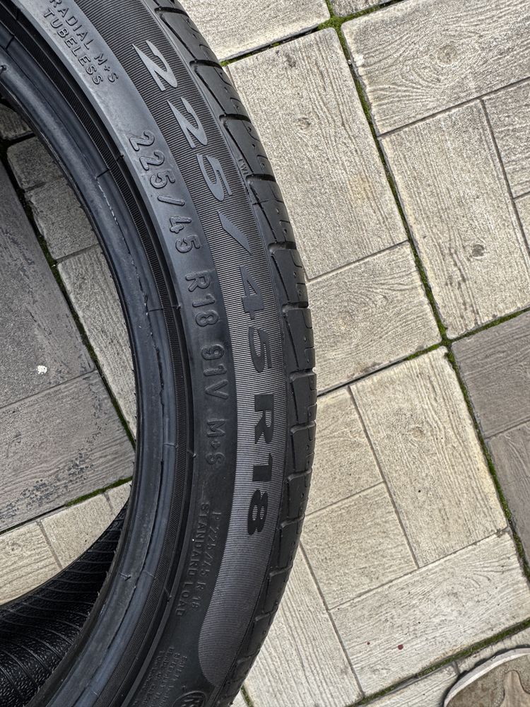 Пара покрышек 225 45 18 Pirelli P7