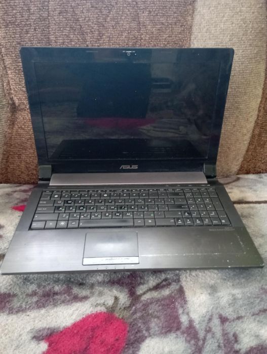 Продам ноутбук на запчастини чи на відновлення