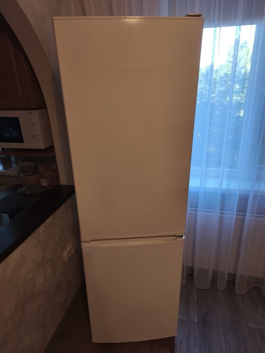 Продам холодильник Liebherr