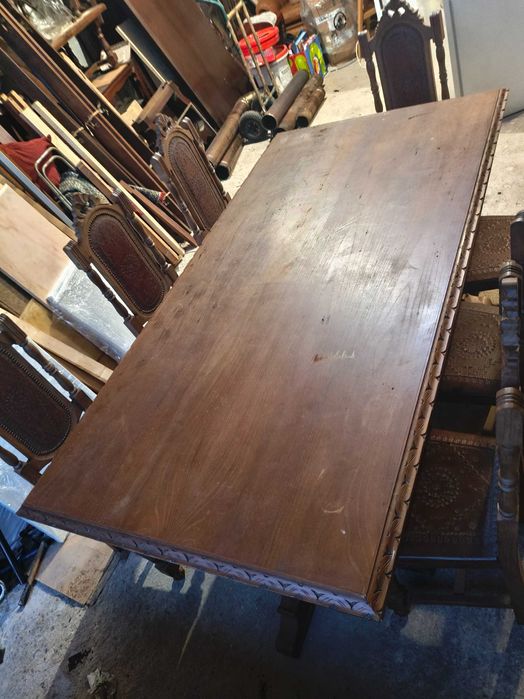 Mesa de sala com 7 cadeira