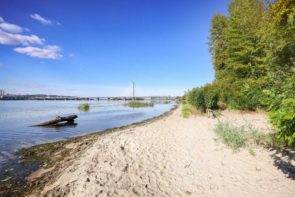 Продажа комплекса: два энергоэффективных дома 280 м² + 120 м² Осокорки