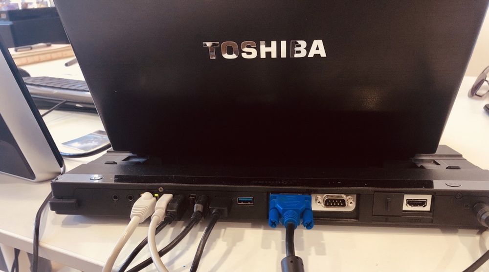 Portátil Toshiba + Dockstation
