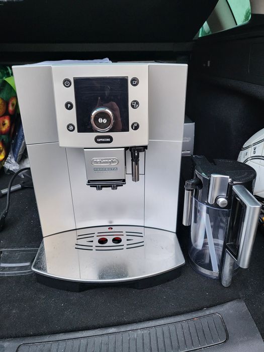 Ковомашина,кавоапарат в гарному стані.