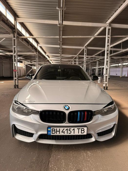 Жива BMW 320i у стильному M-пакеті. Їде, як куля, виглядає — як мрія.