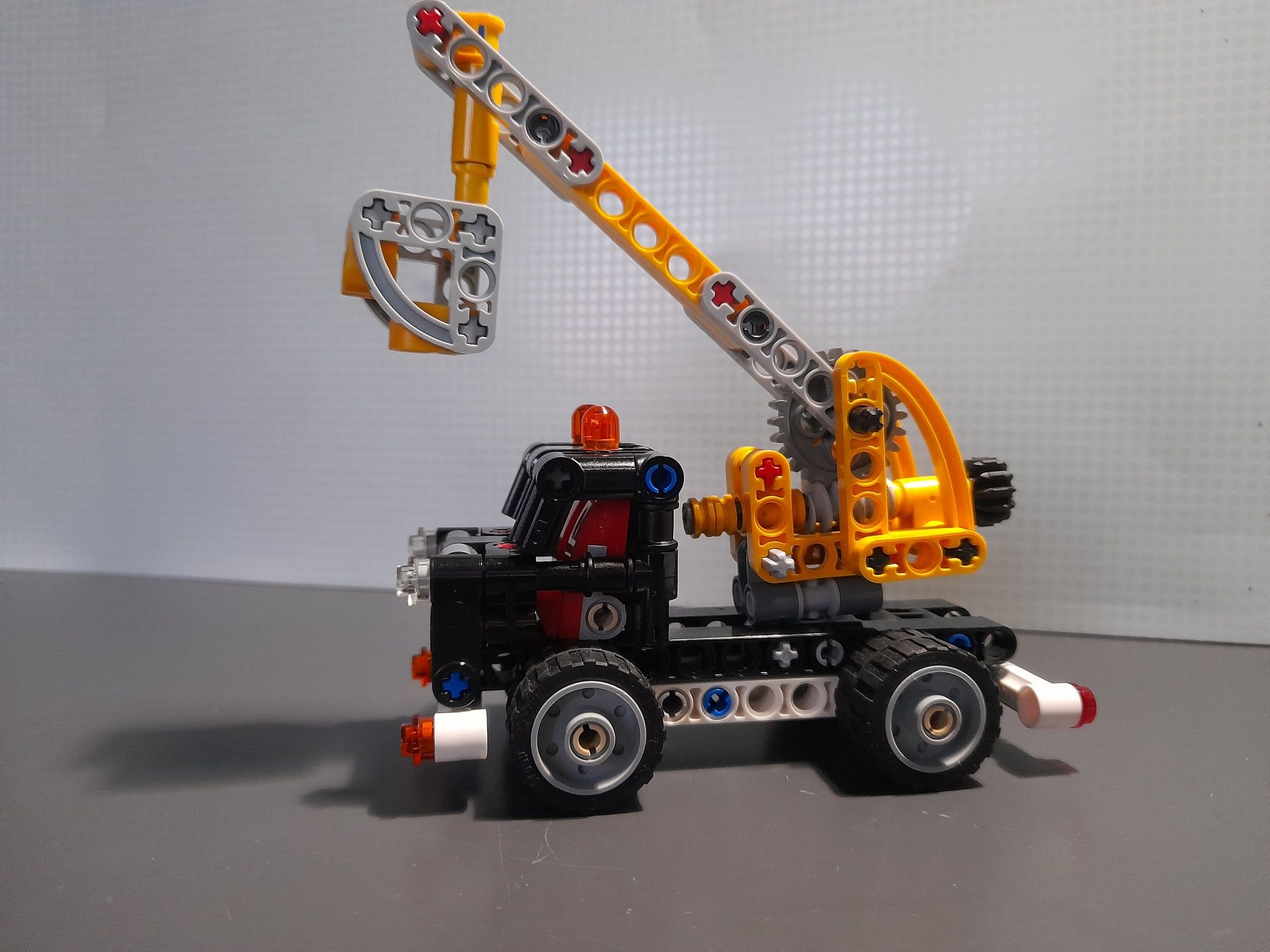 Lego 42031 ciężarówka z wysięgnikiem