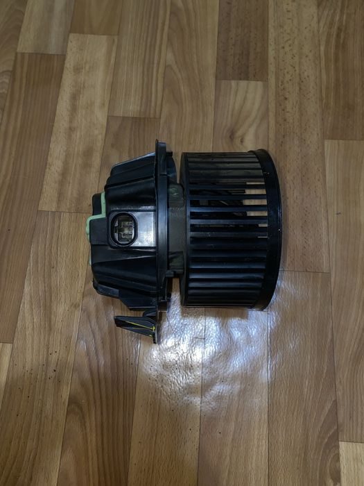 Моторчик вентилятор печки пічки Логан Logan Сандеро GMV BOSCH X90