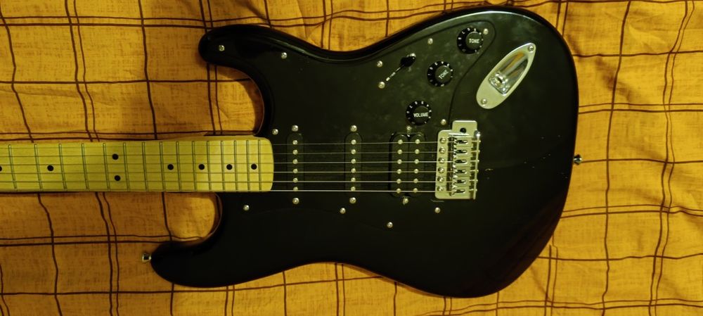 Fender squire Stratocaster hss mn black