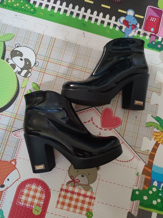 Ботинки/ ботильйони жіночі лакові