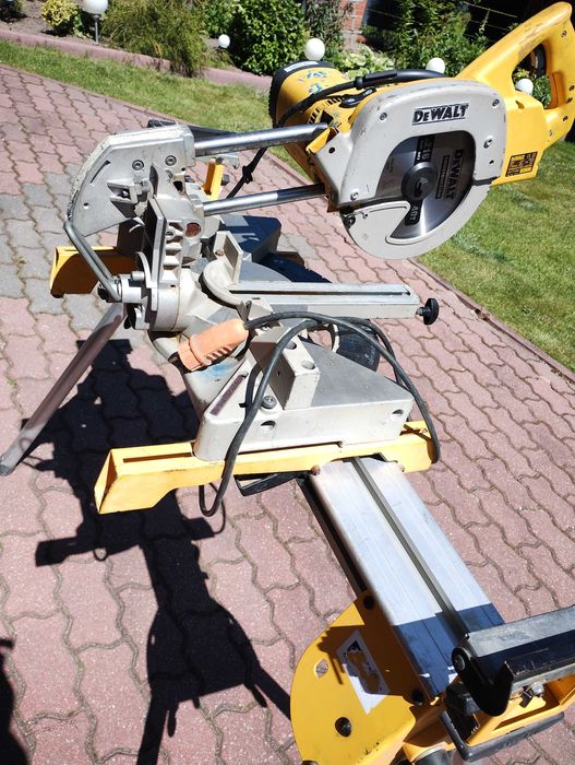Ukosnica dewalt 707