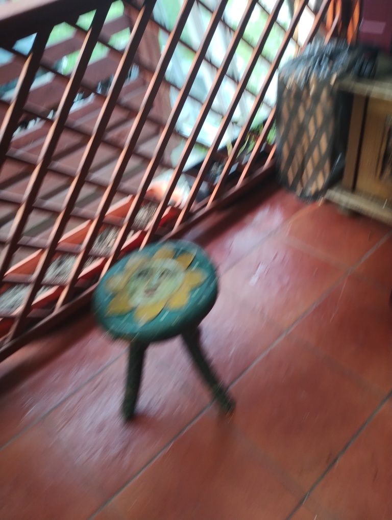Taboret stołek drewniany