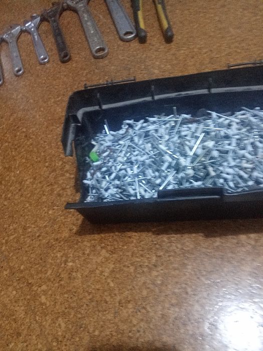 Rebite laçado branco