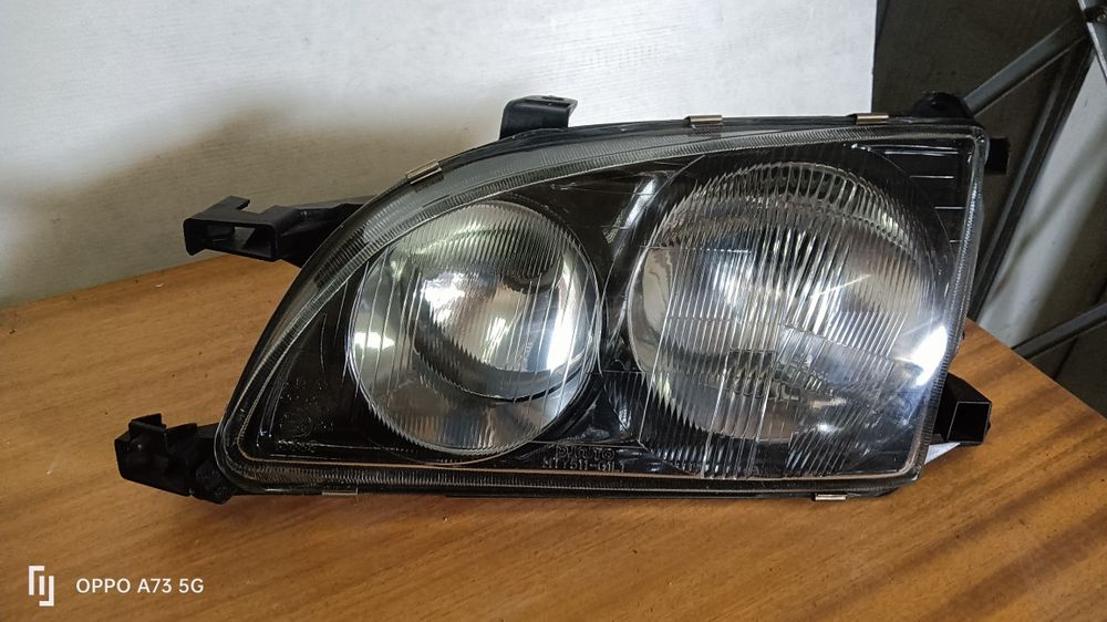 Farol Toyota Avensis ótica 1998 esquerda Nova