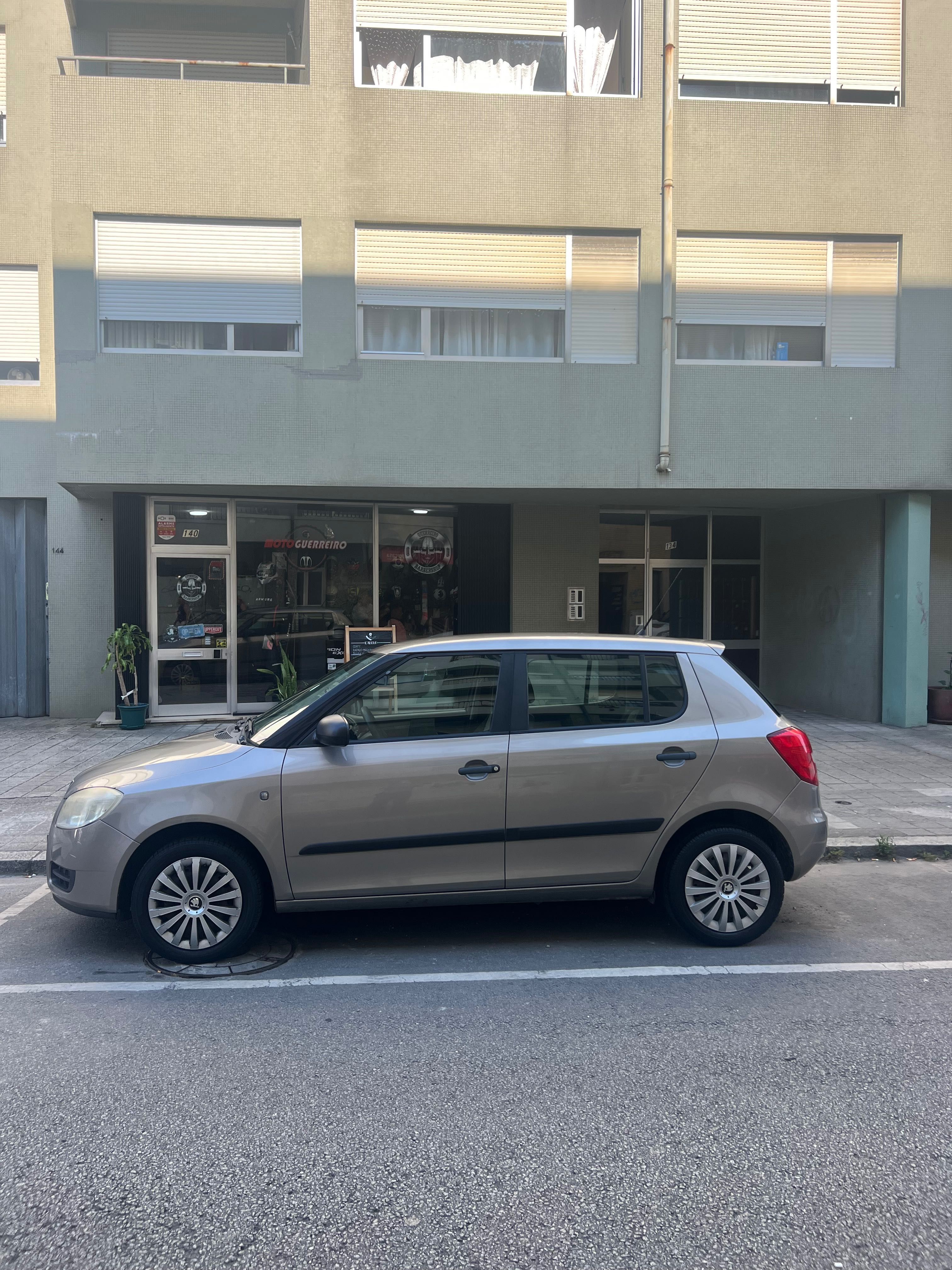Škoda Fabia 1.2 Ambiente 2009 – Excelente estado – 160,000 km – Lisboa