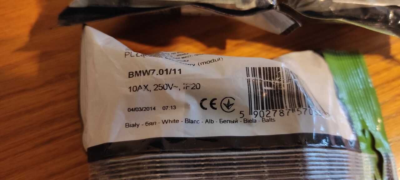 Wyłącznik krzyżowy Podtynkowy Kontakt Simon biały BMW7.01/11