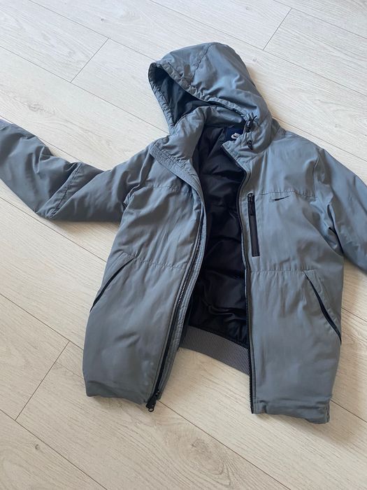 Продам куртку осеннюю Nike  в хорошем состоянии