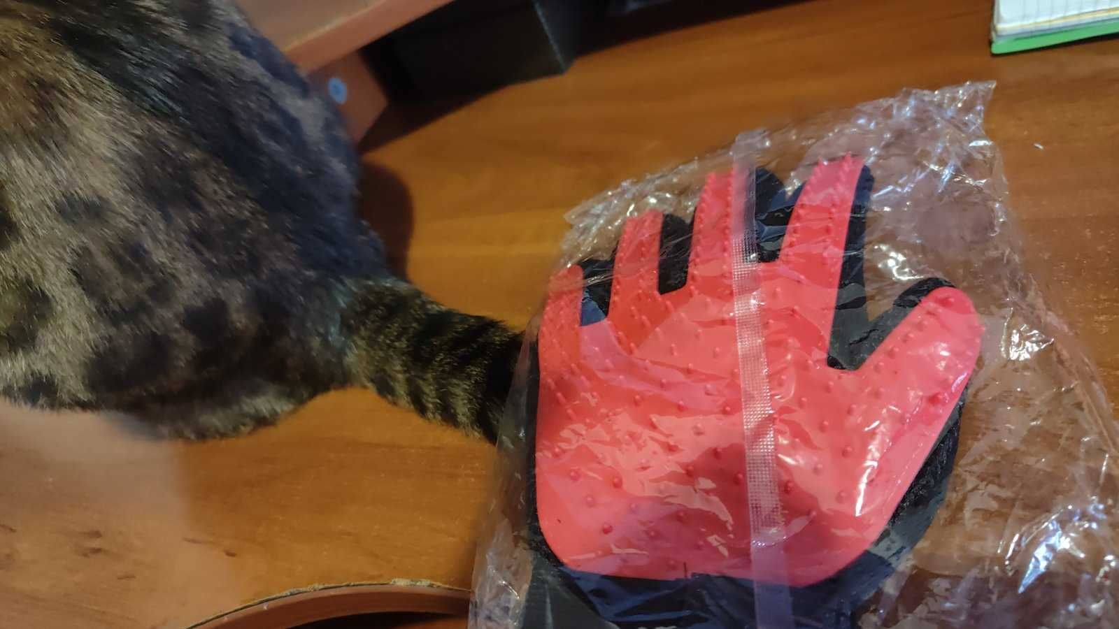 Перчатка ,рукавичка для вичісування шерсті домашніх тварин