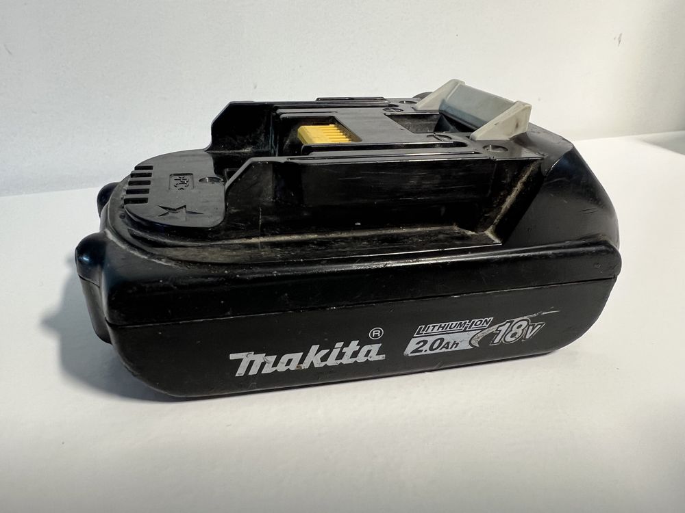 Makita DJS161 nożyce do blachy, dwie baterie