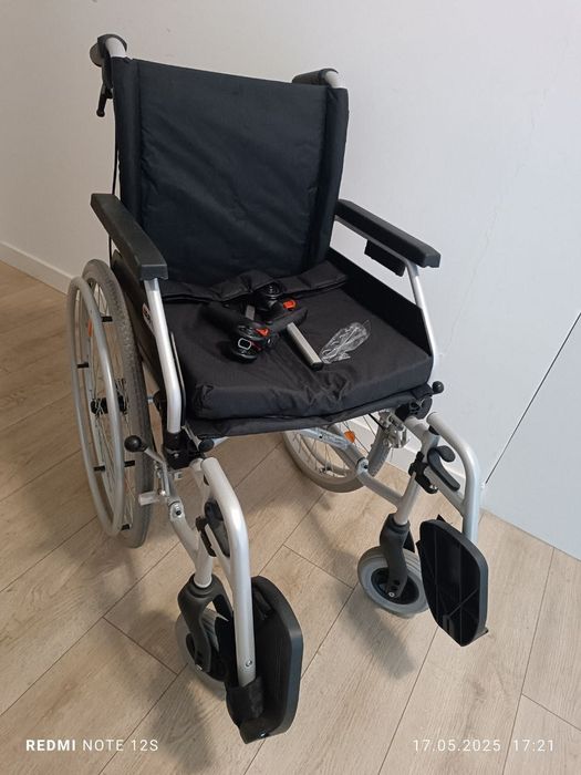 Wózek inwalidzki dla osób niepełnosprawnych (NOWY)