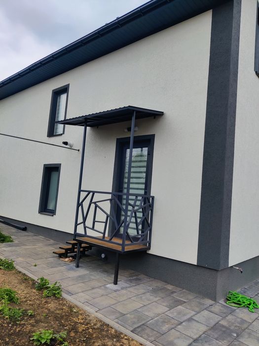 Навіси автомобільні, тераси криті з настилом з терасної дошки.