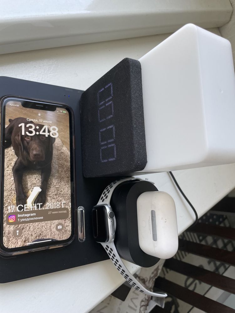 Бездротова/беспроводная зарядка Apple