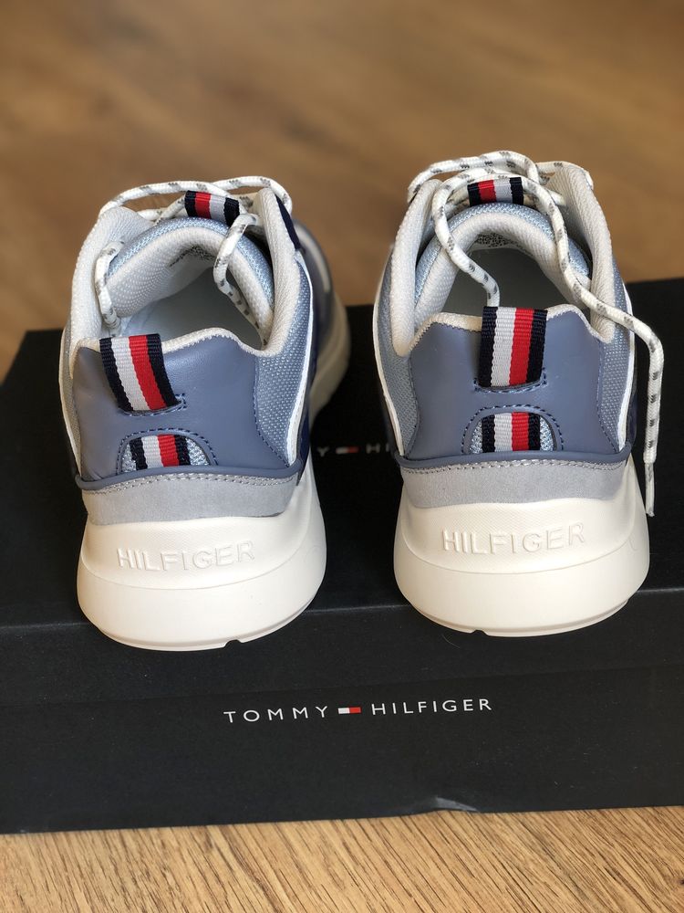 Кроссовки Tommy HILFIGER женские новые