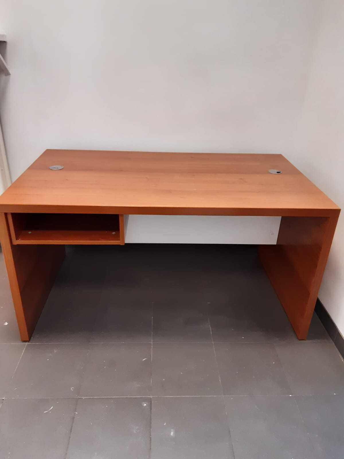 Biurko proste biurowe z płyty meblowej z półką i szafką