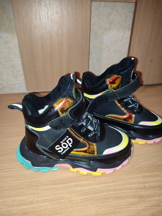 Продам дитяче нове взуття