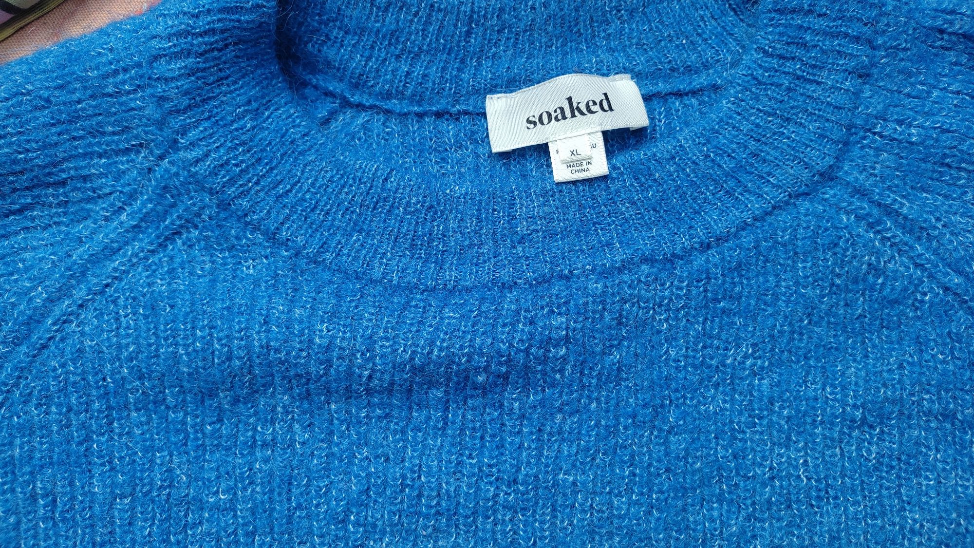 Błękitny sweter z alpaką