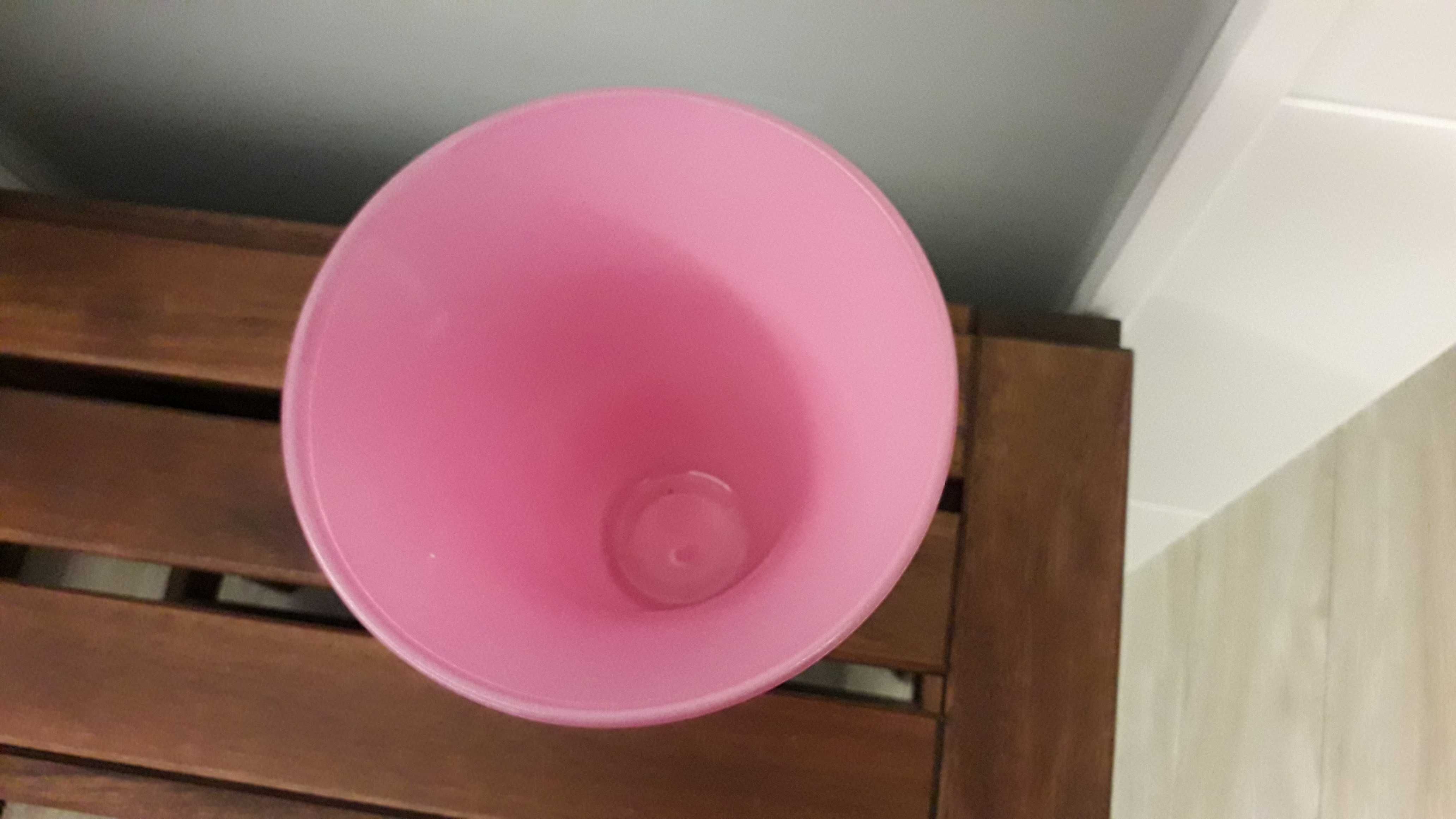 Jarra cor de rosa em vidro