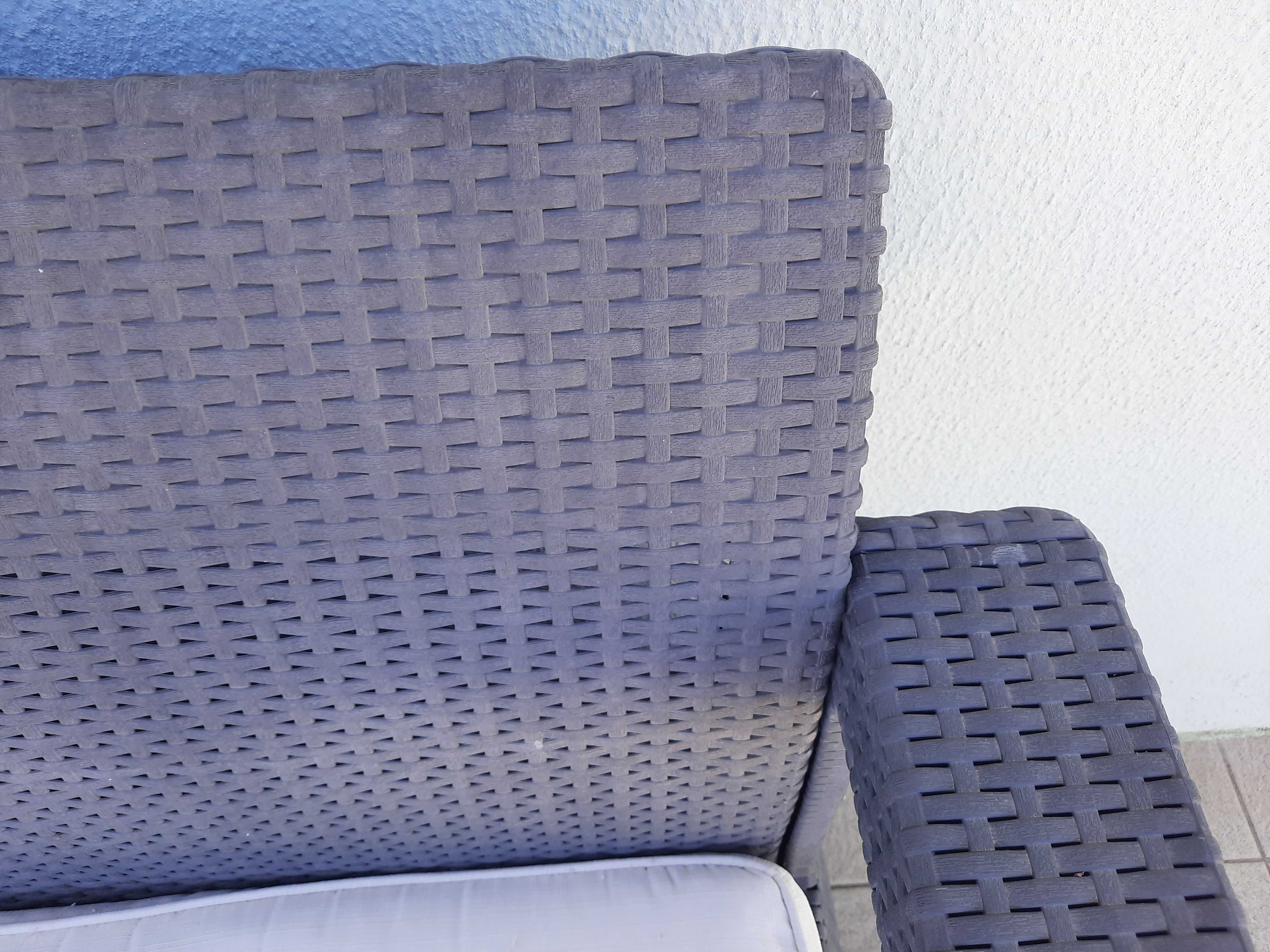 Conjunto de sofás e mesa exteriores para terraço/jardim