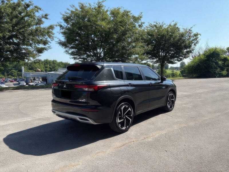 2023 Mitsubishi Outlander PHEV SE