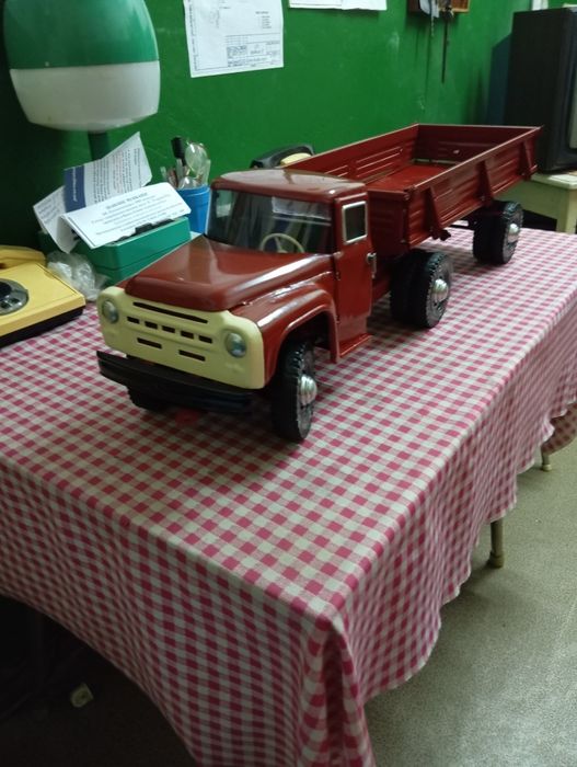 Игрушка машинка СССР. ЗИЛ - АЗЛК