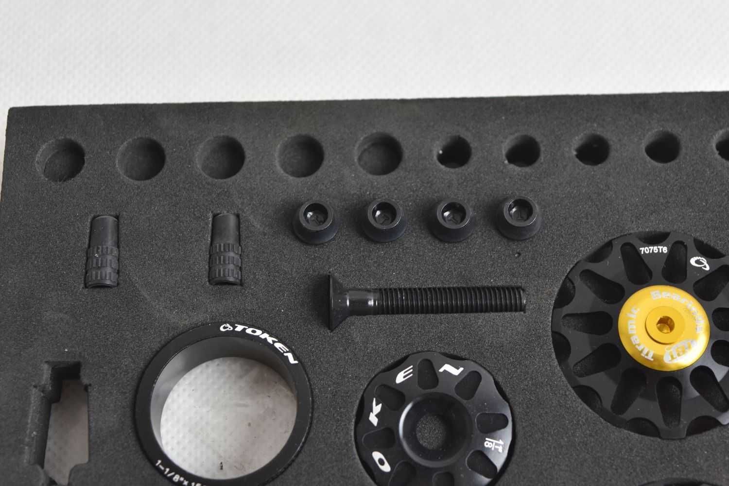 NOWY zestaw tuningowy TOKEN bling box black pod SHIMANO ! niekompletny