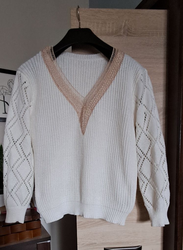 Kremowy sweterek oversize