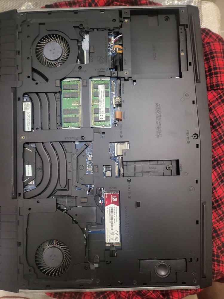 Dell Alienware R5 17.3 Core i7-8750H RAM 16ГБ/512Gb GeForce GTX 1070