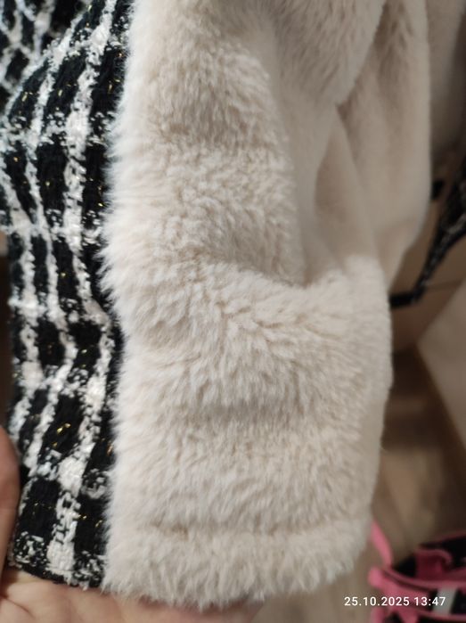 Пальто для дівчинки на зріст 120 см., 5-6 років, утеплене