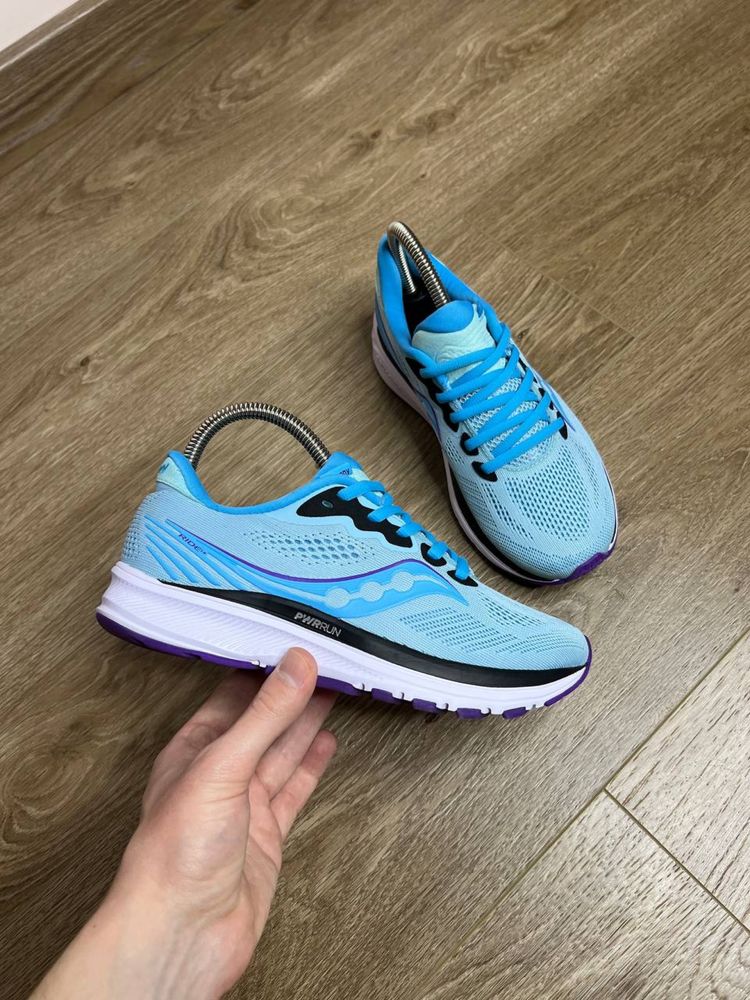 Продам БОМБЕЗНІ жіночі бігові кросівки Saucony Ride 14