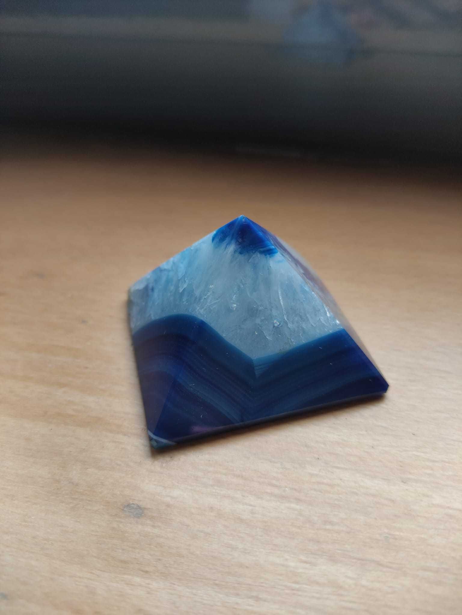 Pirâmide de ágata azul