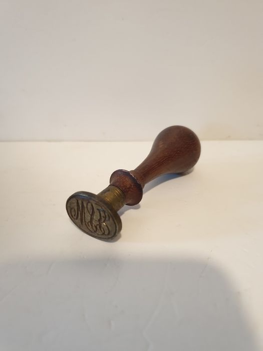 Antigo carimbo de lacre - sinete - com monogramas
