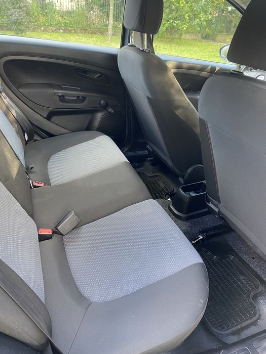 Fiat Punto 1.4 77 KM • 146 tys. km • Benzyna • 2012 rok