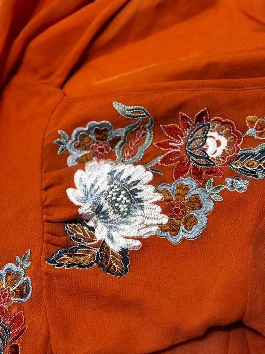 piękna unikatowa sukienka asos® folklor indie wzory haftowane kwiaty